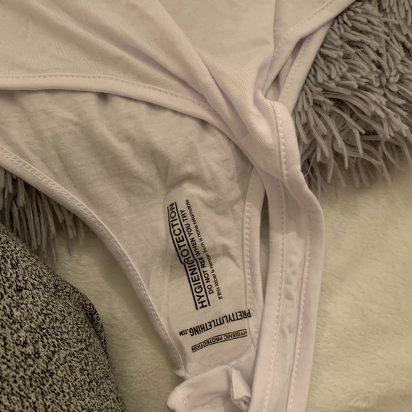 white pretty little thing bodysuit - Picture 2 of 3